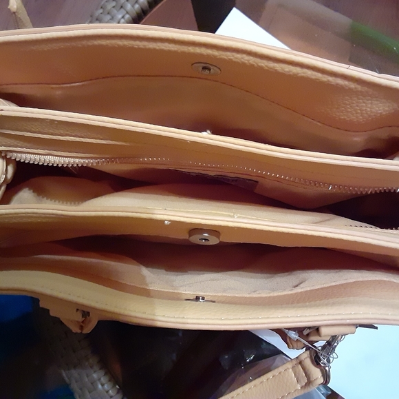 Kenneth Cole handbag - Picture 4 of 4